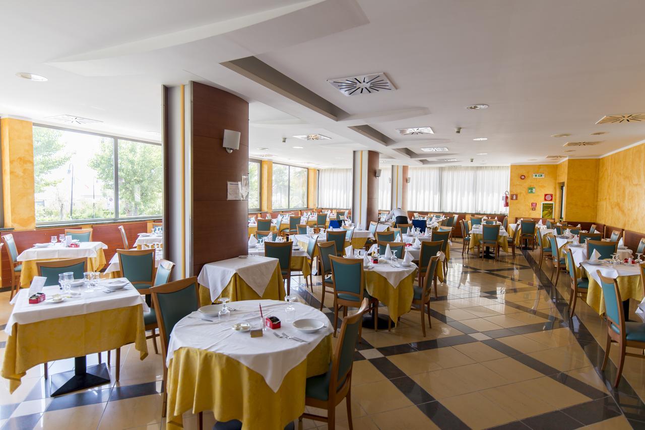 Hotel Atlas Alba Adriatica Exterior photo